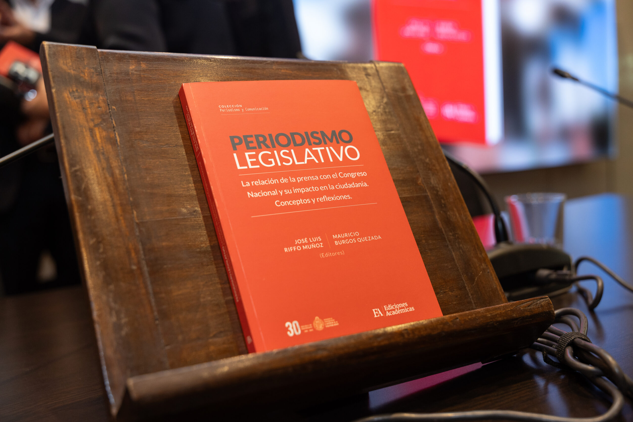 Sociedad de Derecho Parlamentario participa en lanzamiento de libro «Periodismo Legislativo»